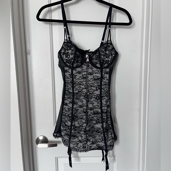 NWT Never Worn! Victoria’s Secret Garter Bustier / Chemise Size 36B - Picture 1 of 8